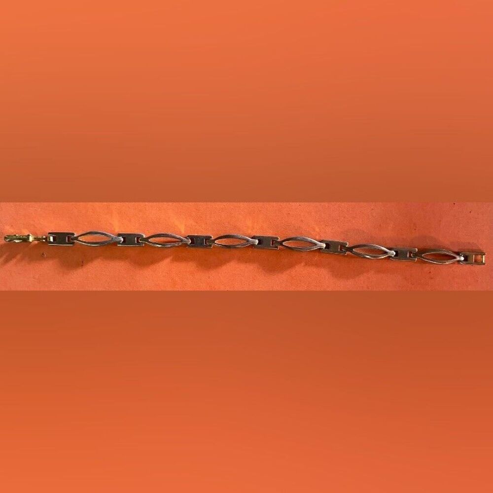 Women’s Bracelet Silver Tone Chain  Links 7”